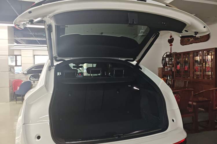 Used Audi Q5L Sportback 2021 40 TFSI Luxury Edition Trunk