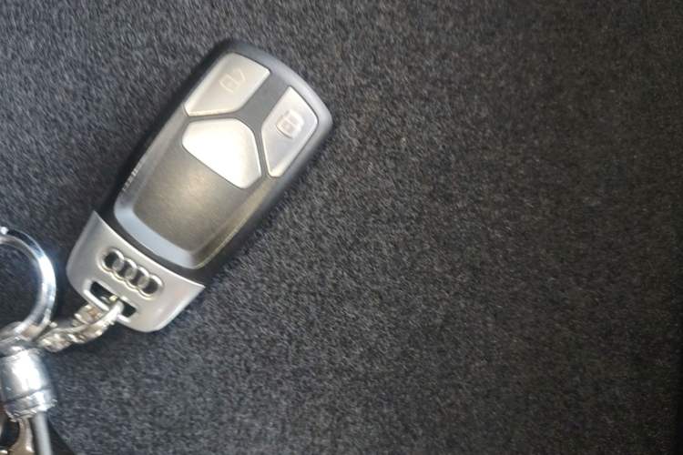 Used Audi Q5L Sportback 2021 40 TFSI Luxury Edition Vehicle Key