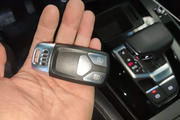 Used Audi Q5L Sportback 2021 45 TFSI Luxury Edition Vehicle Key