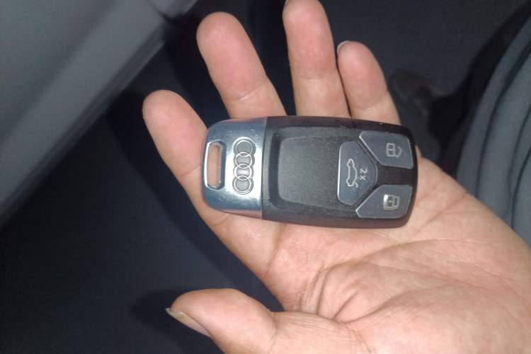 Used Audi Q5L Sportback 2021 45 TFSI Luxury Edition Vehicle Key