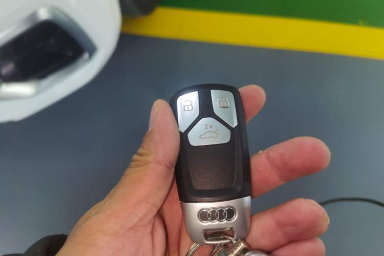 Used Audi Q5L Sportback 2021 40 TFSI Luxury Edition Vehicle Key