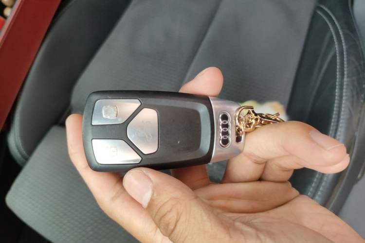 Used Audi Q5L Sportback 2021 45 TFSI Luxury Edition Vehicle Key