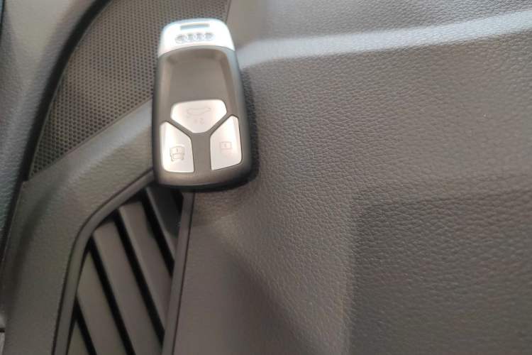 Used Audi Q5L Sportback 2021 40 TFSI Luxury Edition Vehicle Key