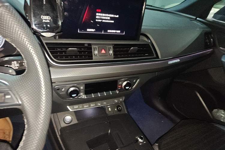 Used Audi Q5L Sportback 2022 40 TFSI Luxury Model Audio And AC Panel