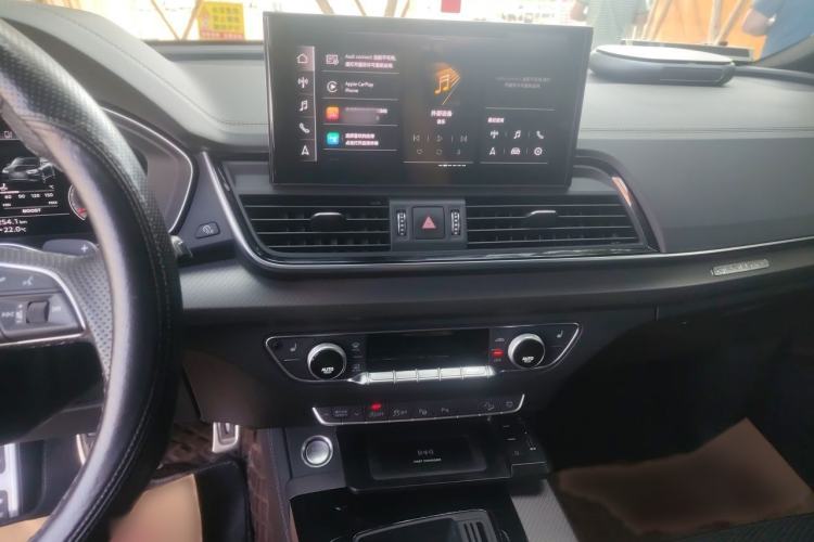 Used Audi Q5L Sportback 2022 40 TFSI Luxury Model Audio And AC Panel