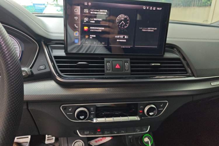 Used Audi Q5L Sportback 2022 Updated 40 TFSI Luxury Edition Audio And AC Panel
