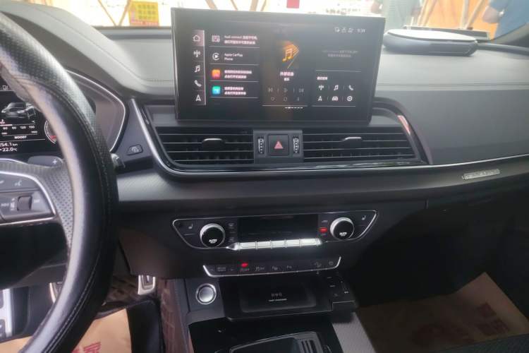 Used Audi Q5L Sportback 2022 40 TFSI Luxury Model Audio And AC Panel