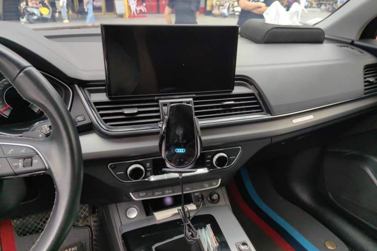 Used Audi Q5L Sportback 2022 40 TFSI Luxury Model Audio And AC Panel