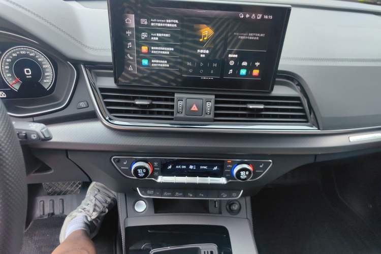 Used Audi Q5L Sportback 2022 Updated 40 TFSI Luxury Edition Audio And AC Panel