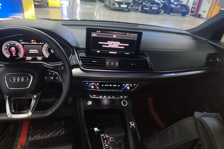 Used Audi Q5L Sportback 2022 40 TFSI Luxury Model Audio And AC Panel