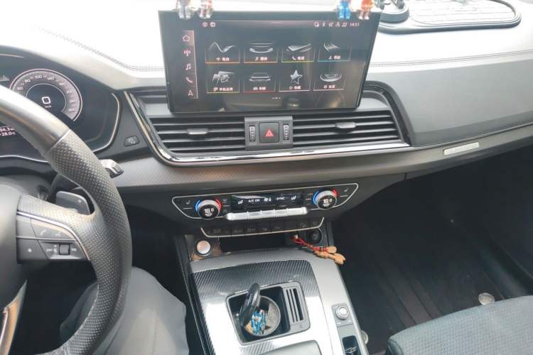 Used Audi Q5L Sportback 2022 Updated 40 TFSI Luxury Edition Audio And AC Panel