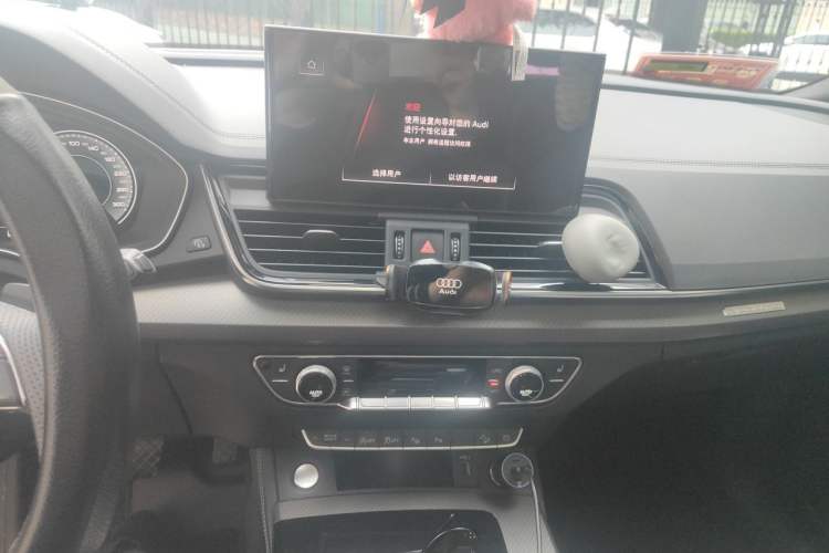 Used Audi Q5L Sportback 2022 40 TFSI Luxury Model Audio And AC Panel