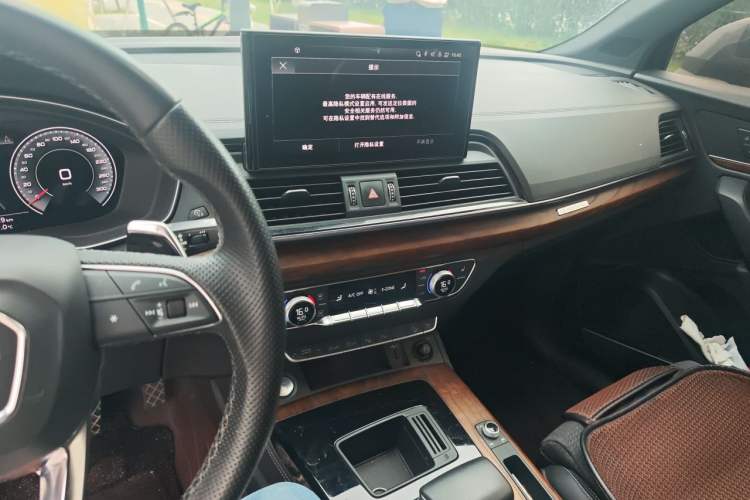 Used Audi Q5L Sportback 2022 45 TFSI Luxury Model Audio And AC Panel