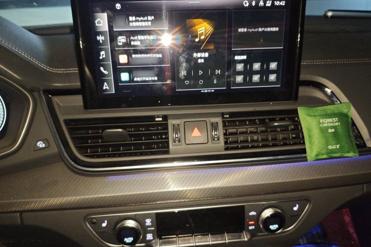 Used Audi Q5L Sportback 2022 40 TFSI Luxury Model Audio And AC Panel