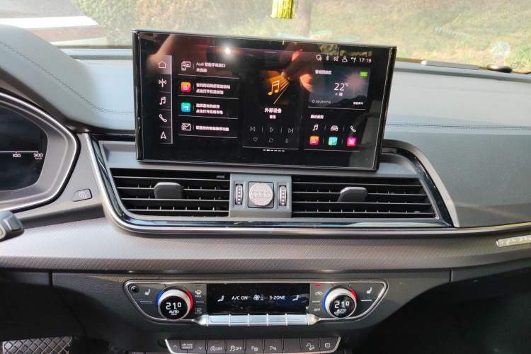 Used Audi Q5L Sportback 2022 40 TFSI Luxury Model Audio And AC Panel