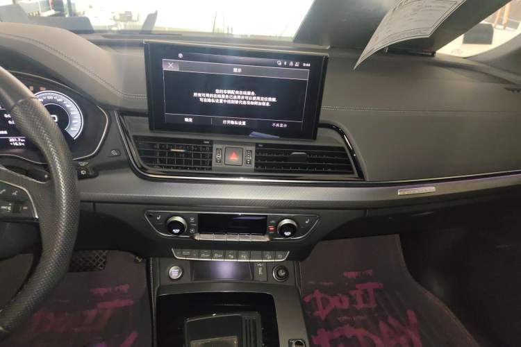 Used Audi Q5L Sportback 2022 40 TFSI Luxury Model Audio And AC Panel