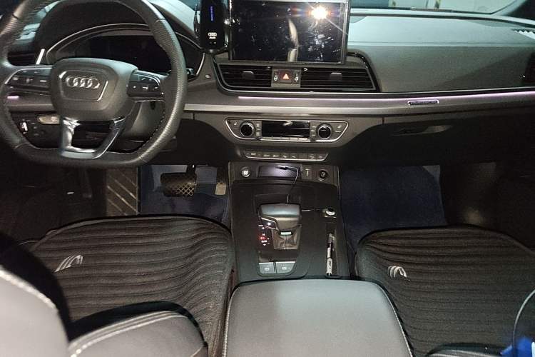 Used Audi Q5L Sportback 2022 40 TFSI Luxury Model Center Console