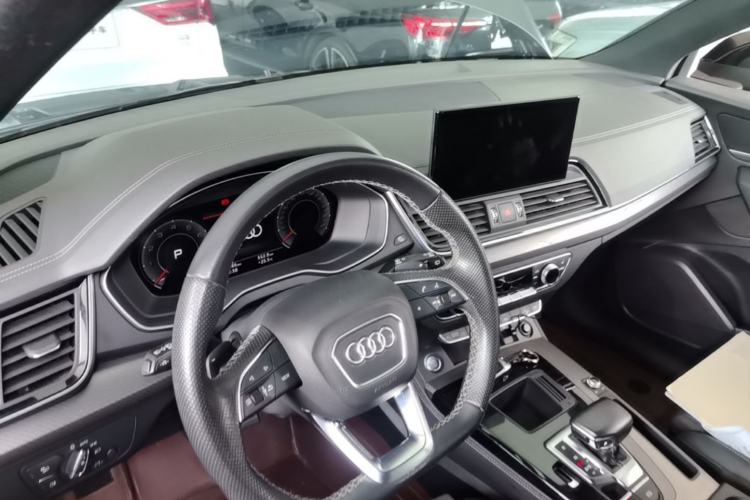 Used Audi Q5L Sportback 2022 40 TFSI Luxury Model Center Console