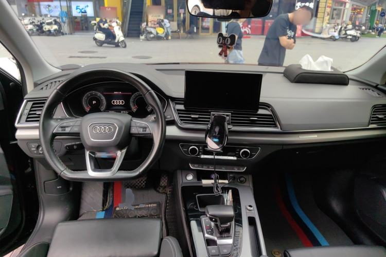 Used Audi Q5L Sportback 2022 40 TFSI Luxury Model Center Console