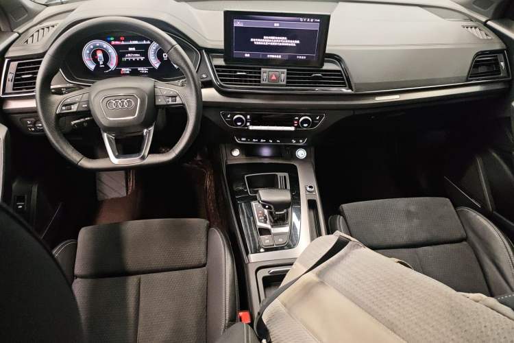 Used Audi Q5L Sportback 2022 Updated 45 TFSI Luxury Edition Center Console