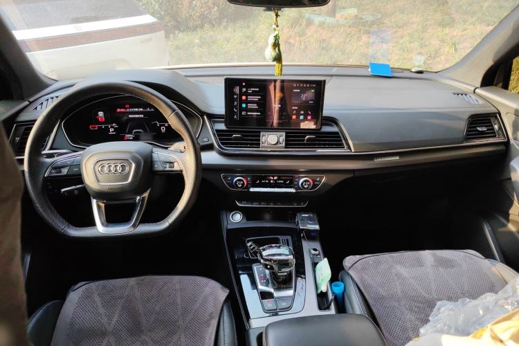 Used Audi Q5L Sportback 2022 40 TFSI Luxury Model Center Console
