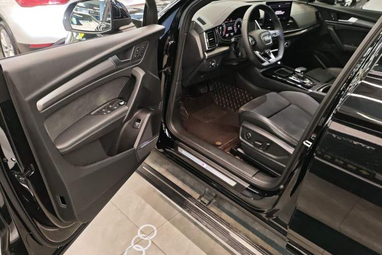 Used Audi Q5L Sportback 2022 Updated 45 TFSI Luxury Edition Driver Seat