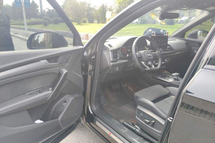 Used Audi Q5L Sportback 2022 Updated 40 TFSI Luxury Edition Driver Seat