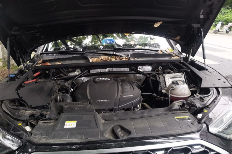 Used Audi Q5L Sportback 2022 40 TFSI Luxury Model Engine Bay