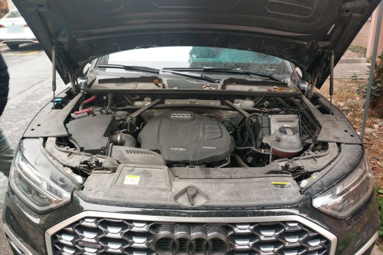 Used Audi Q5L Sportback 2022 40 TFSI Luxury Model Engine Bay