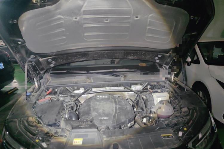 Used Audi Q5L Sportback 2022 40 TFSI Luxury Model Engine Bay
