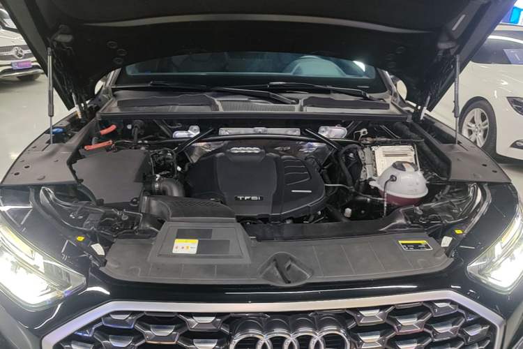 Used Audi Q5L Sportback 2022 40 TFSI Luxury Model Engine Bay