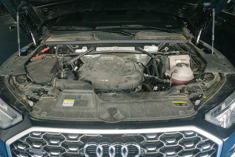 Used Audi Q5L Sportback 2022 40 TFSI Luxury Model Engine Bay