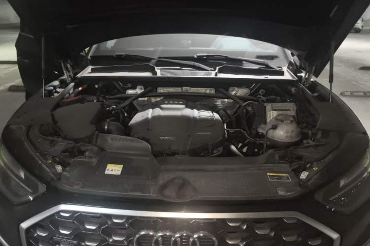 Used Audi Q5L Sportback 2022 40 TFSI Luxury Model Engine Bay