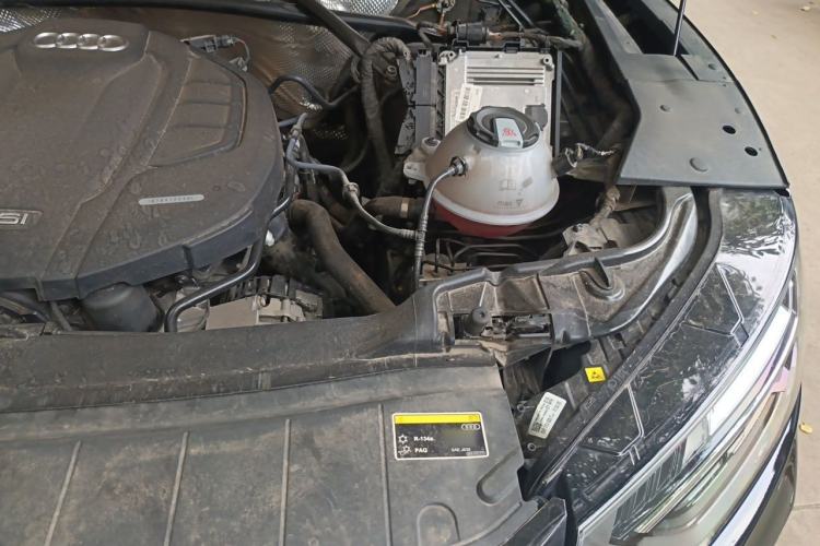 Used Audi Q5L Sportback 2022 40 TFSI Luxury Model Engine Bay Left