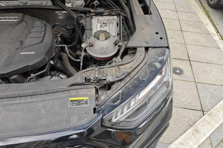 Used Audi Q5L Sportback 2022 45 TFSI Luxury Model Engine Bay Left