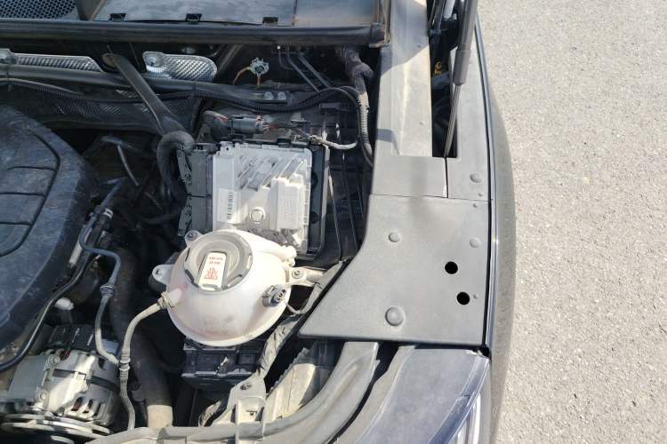 Used Audi Q5L Sportback 2022 45 TFSI Luxury Model Engine Bay Left