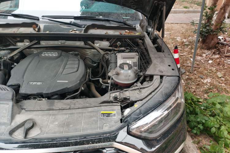 Used Audi Q5L Sportback 2022 40 TFSI Luxury Model Engine Bay Left