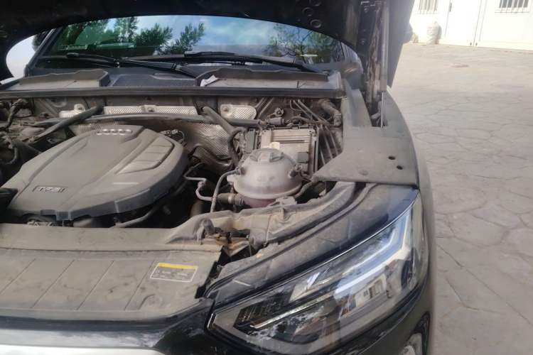 Used Audi Q5L Sportback 2022 40 TFSI Luxury Model Engine Bay Left