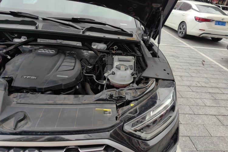 Used Audi Q5L Sportback 2022 40 TFSI Luxury Model Engine Bay Left