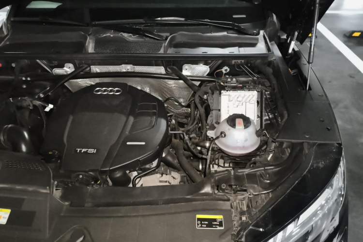 Used Audi Q5L Sportback 2022 45 TFSI Luxury Model Engine Bay Left