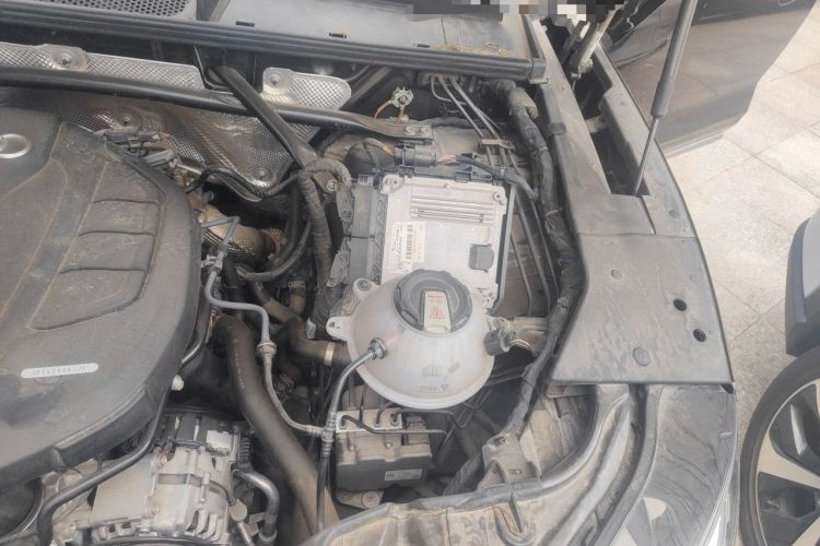 Used Audi Q5L Sportback 2022 40 TFSI Luxury Model Engine Bay Left
