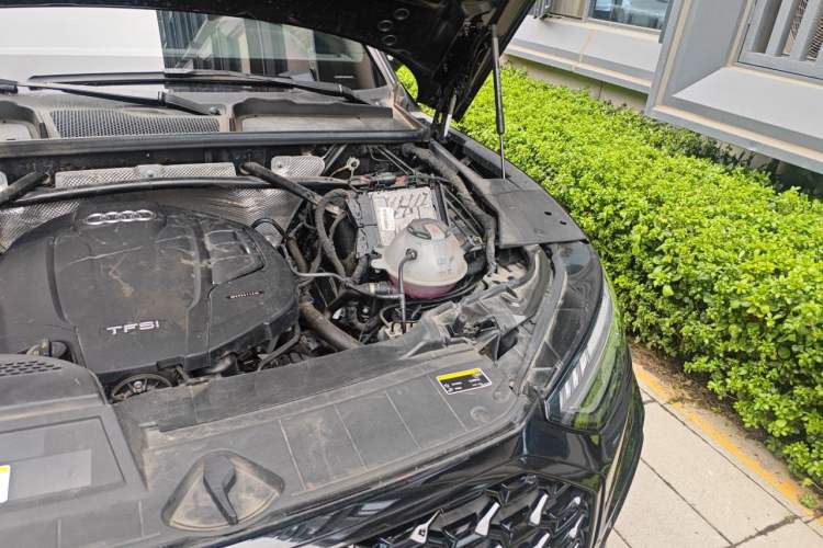 Used Audi Q5L Sportback 2022 45 TFSI Luxury Model Engine Bay Left
