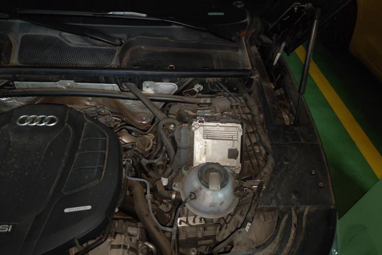 Used Audi Q5L Sportback 2022 40 TFSI Luxury Model Engine Bay Left