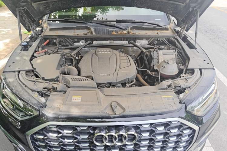 Used Audi Q5L Sportback 2022 40 TFSI Luxury Model Engine Bay