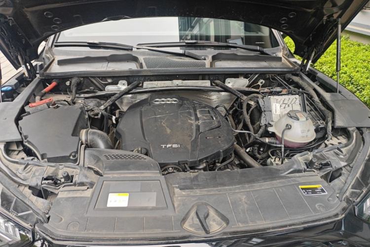 Used Audi Q5L Sportback 2022 45 TFSI Luxury Model Engine Bay