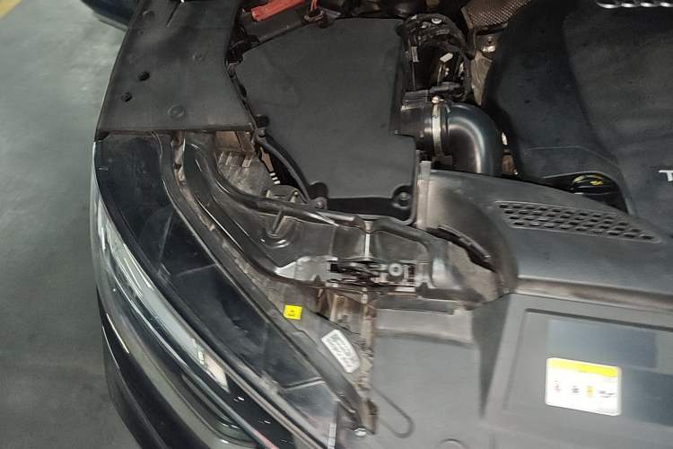 Used Audi Q5L Sportback 2022 40 TFSI Luxury Model Engine Bay Right