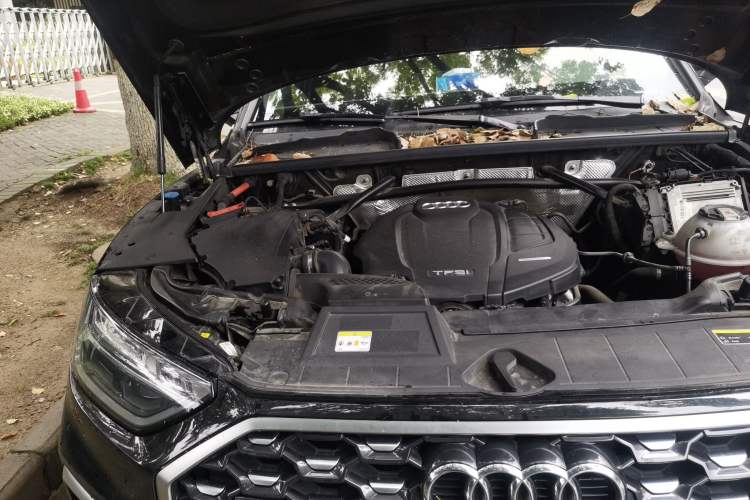 Used Audi Q5L Sportback 2022 40 TFSI Luxury Model Engine Bay Right