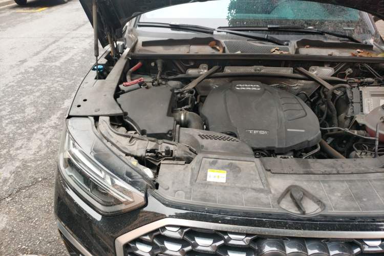Used Audi Q5L Sportback 2022 40 TFSI Luxury Model Engine Bay Right