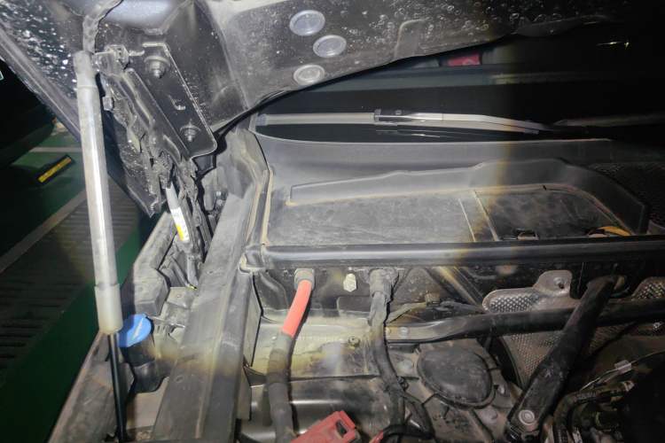 Used Audi Q5L Sportback 2022 40 TFSI Luxury Model Engine Bay Right