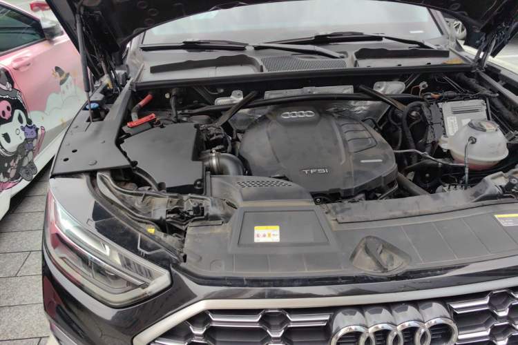 Used Audi Q5L Sportback 2022 40 TFSI Luxury Model Engine Bay Right